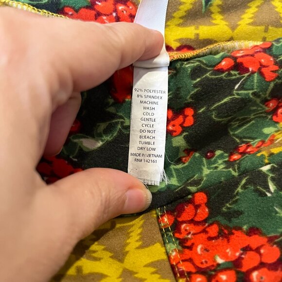 LuLaRoe One Size Leggings Retro CHRISTMAS Gold Trees Holly Holidays Soft Stretch - Picture 7 of 7